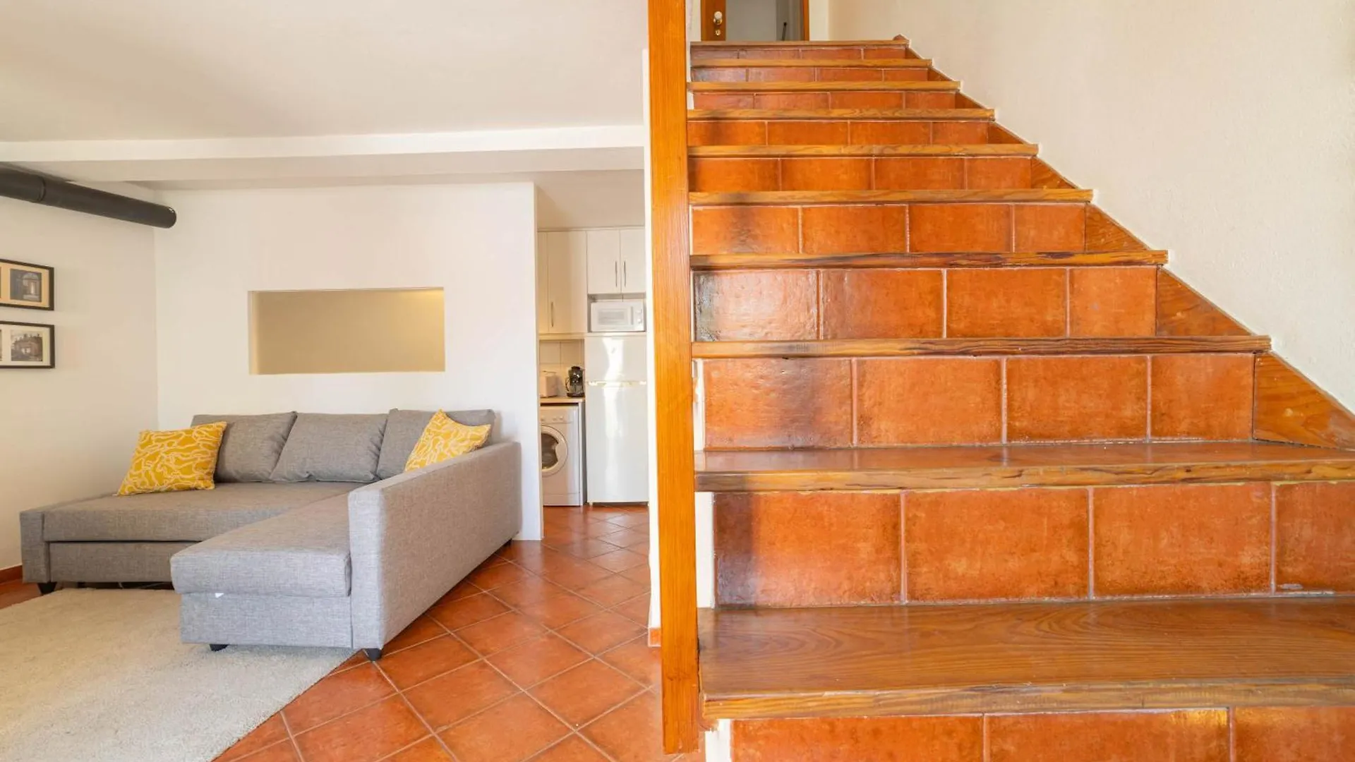 Апартаменты Charming Classic-Rustic Retreat In Historic Лиссабон Португалия