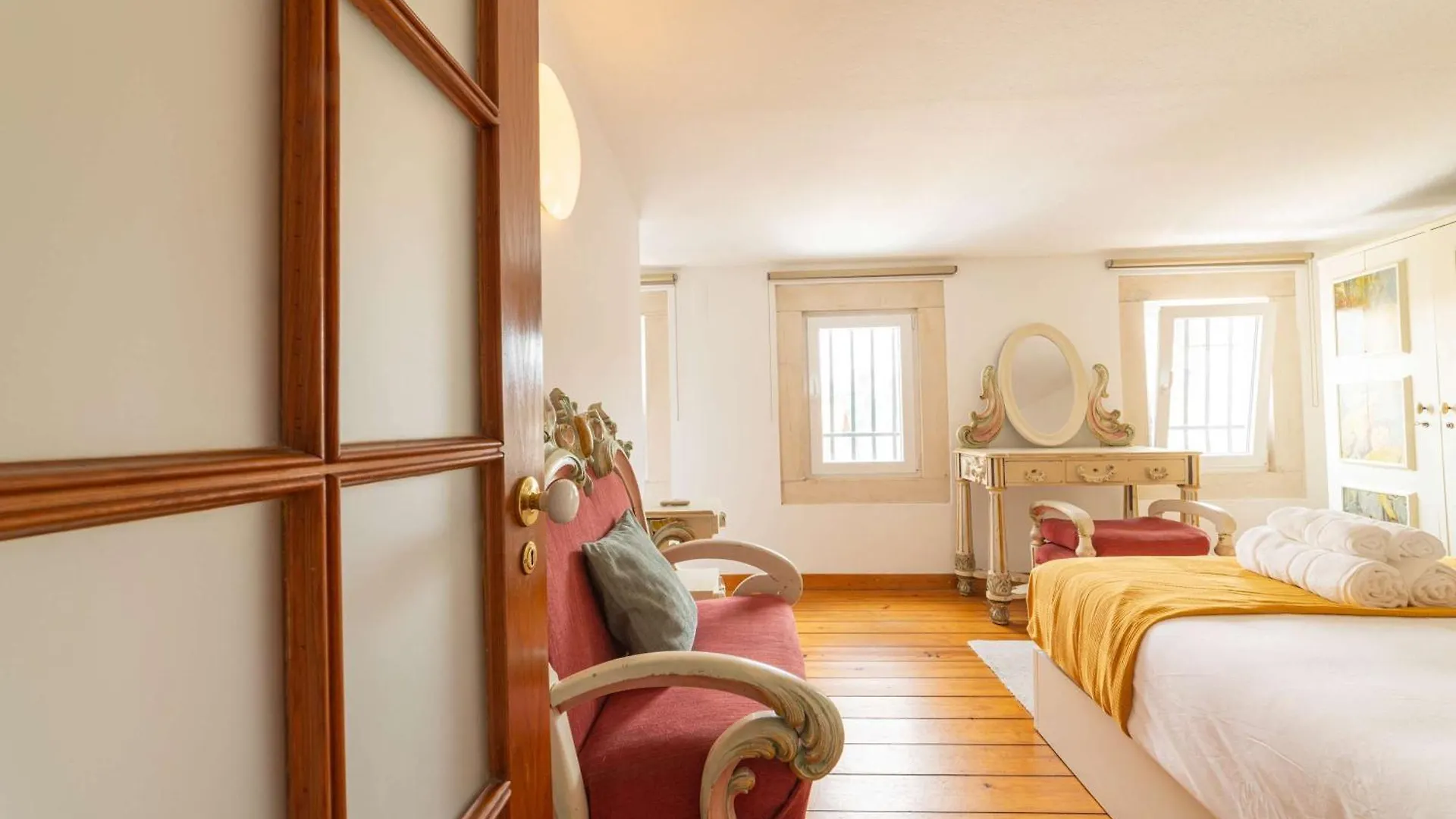 Апартаменты Charming Classic-Rustic Retreat In Historic Лиссабон