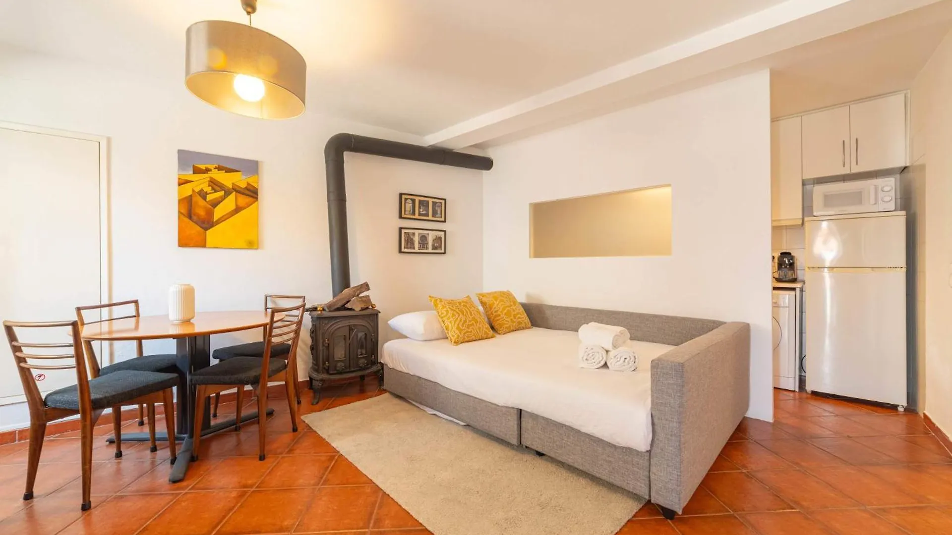 Charming Classic-Rustic Retreat In Historic Лиссабон